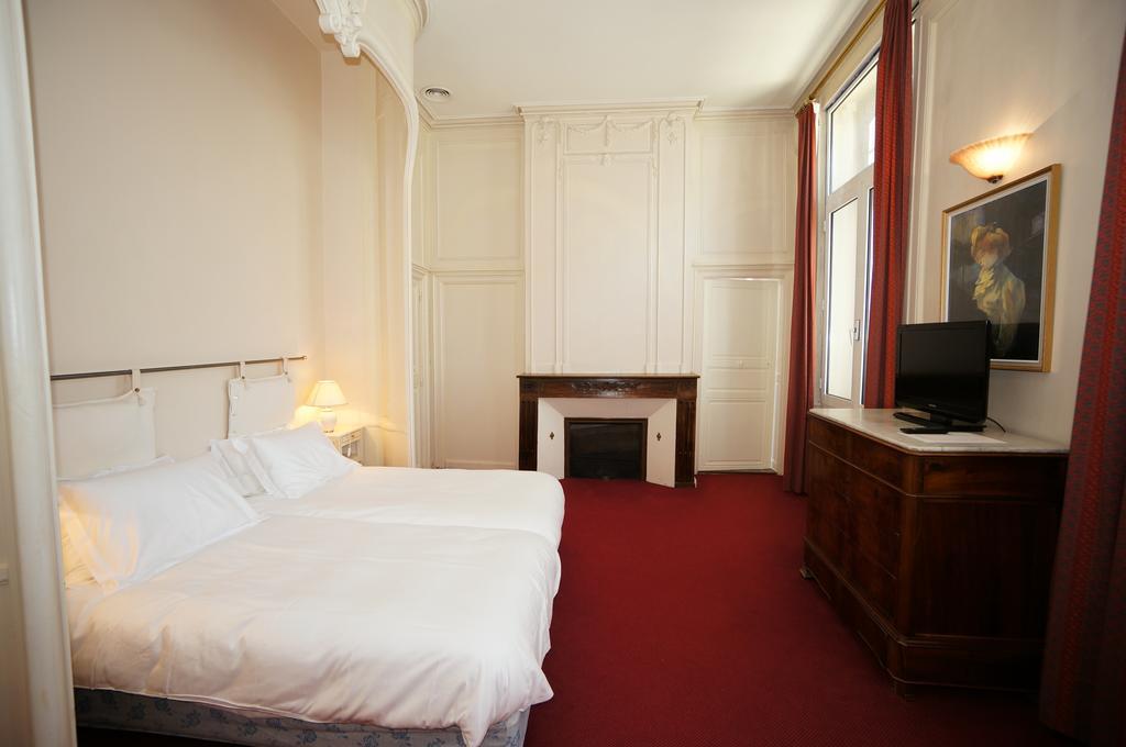 Les Trois Lys Hotel Condom Værelse billede